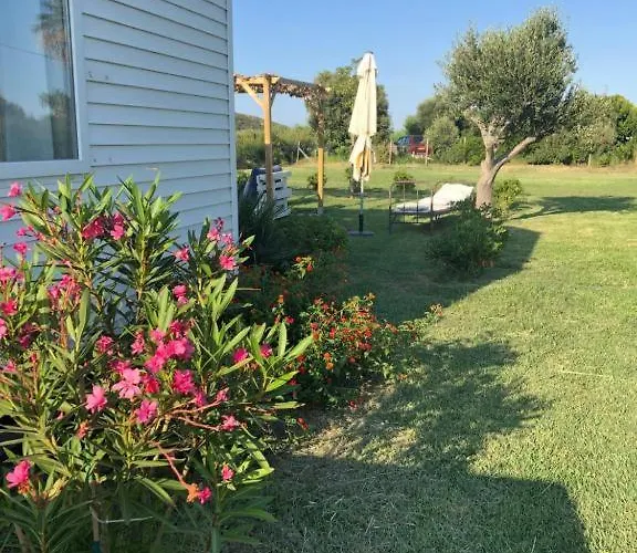 Mobil Climatise, Bord De Macinaggio (Corsica)