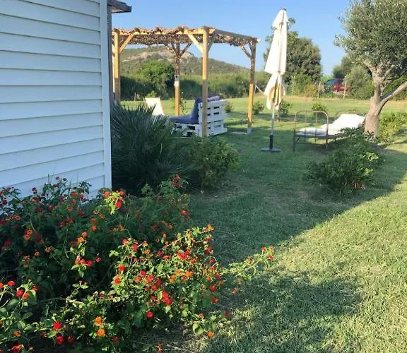 Mobil Climatise, Bord De Vakantiepark Macinaggio (Corsica)