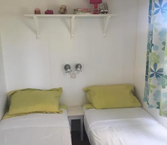 Vakantiepark Mobil Climatise, Bord De Macinaggio (Corsica)